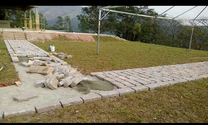 Muro de contenção com pedra rachão em Guararema/São Paulo. 